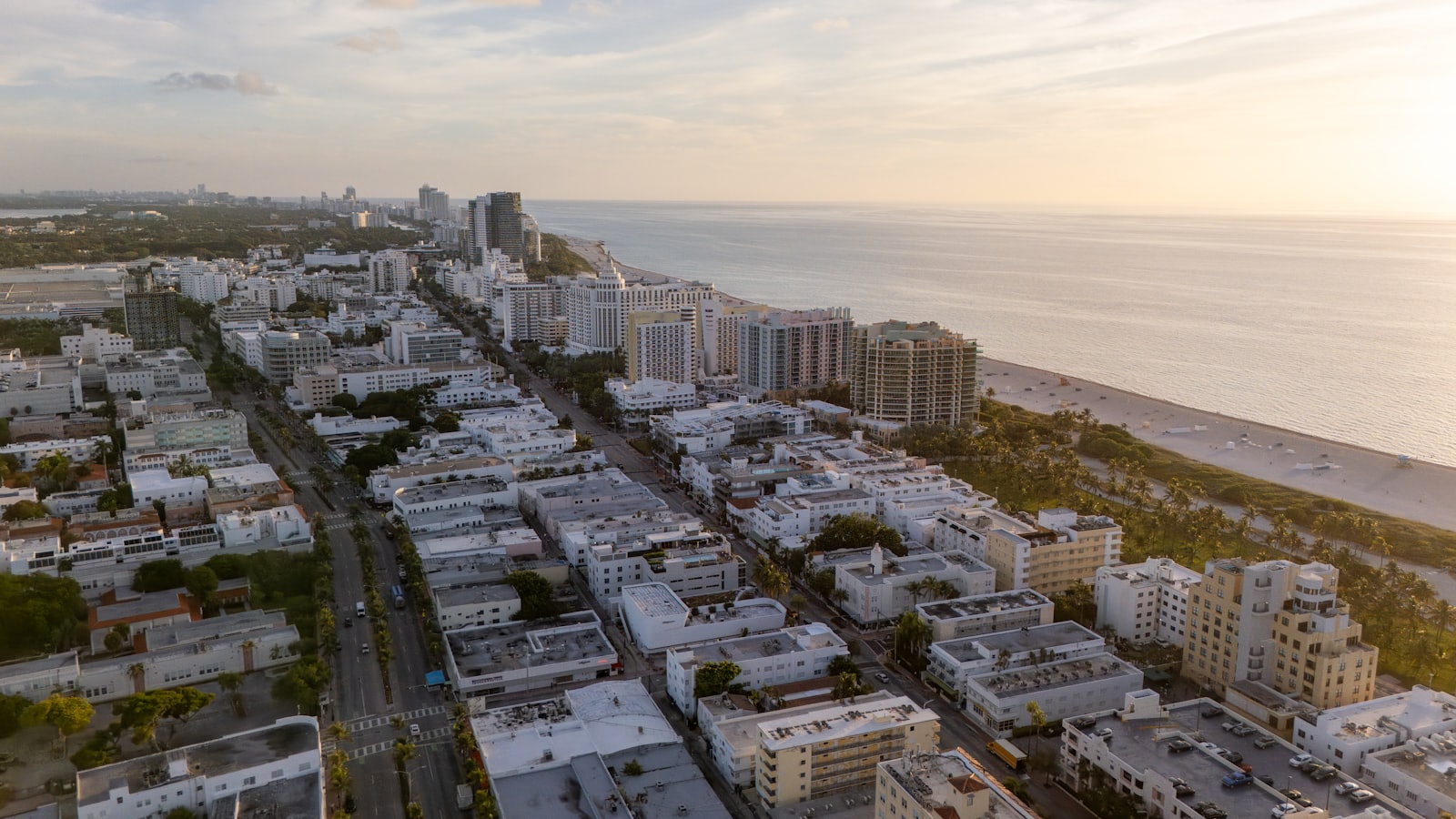 Aerial view of South Beach, Miami — Ocean Drive and the ocean